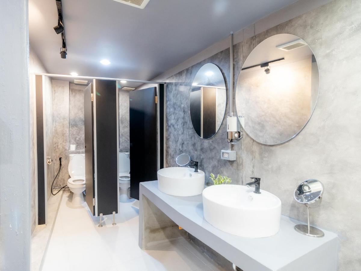 Khao San Social Capsule Hostel 曼谷 外观 照片