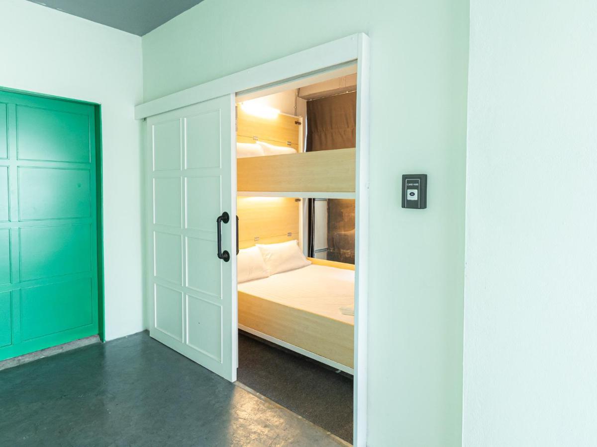 Khao San Social Capsule Hostel 曼谷 外观 照片